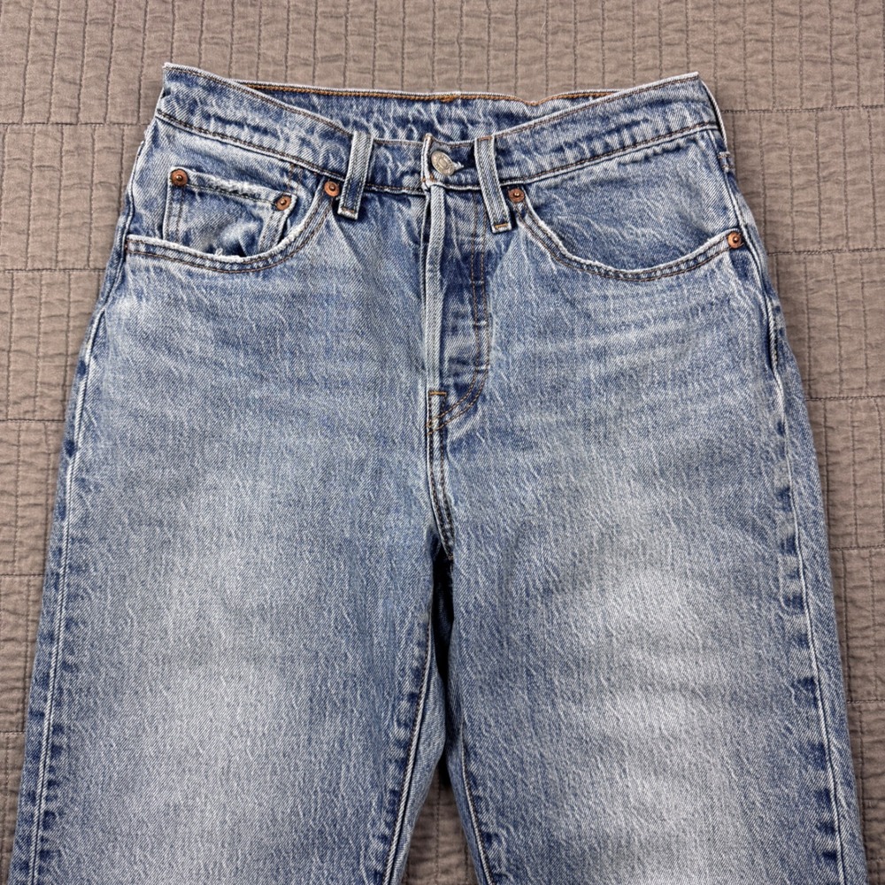 Levis 501 Original Mid Rise Straight Leg Jeans Women 26x26 (26x25 )Light Wash - Picture 2 of 14